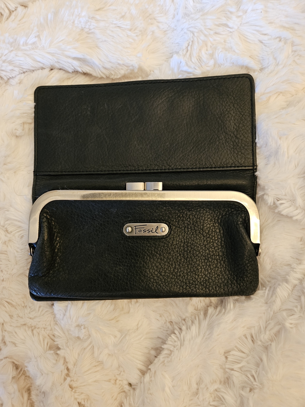 ✨️Fossil Women's Black Leather Clutch Wallet - Picture 2 of 6